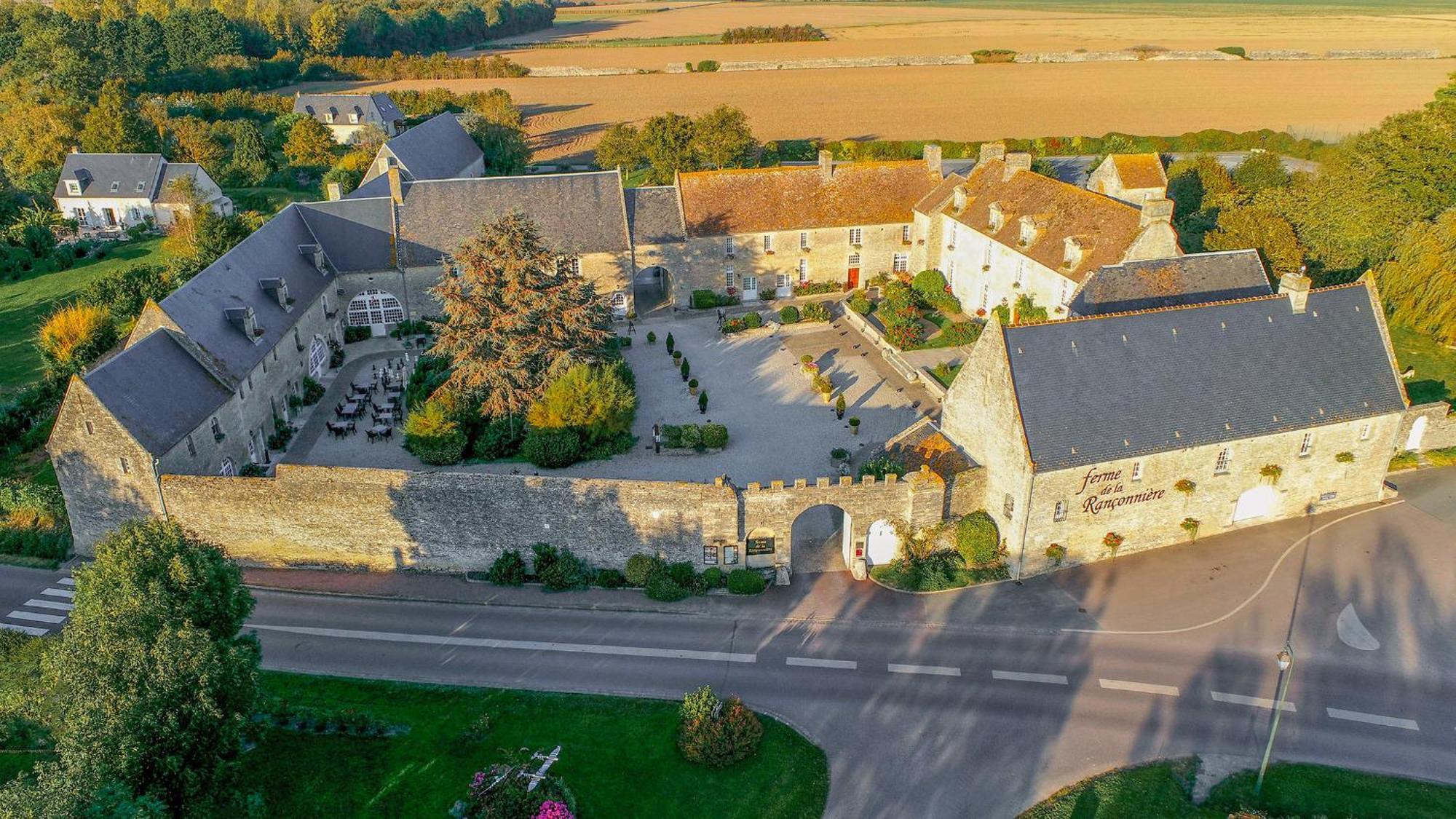Ferme De La Ranconniere - Hotel & Restaurant Crepon ภายนอก รูปภาพ
